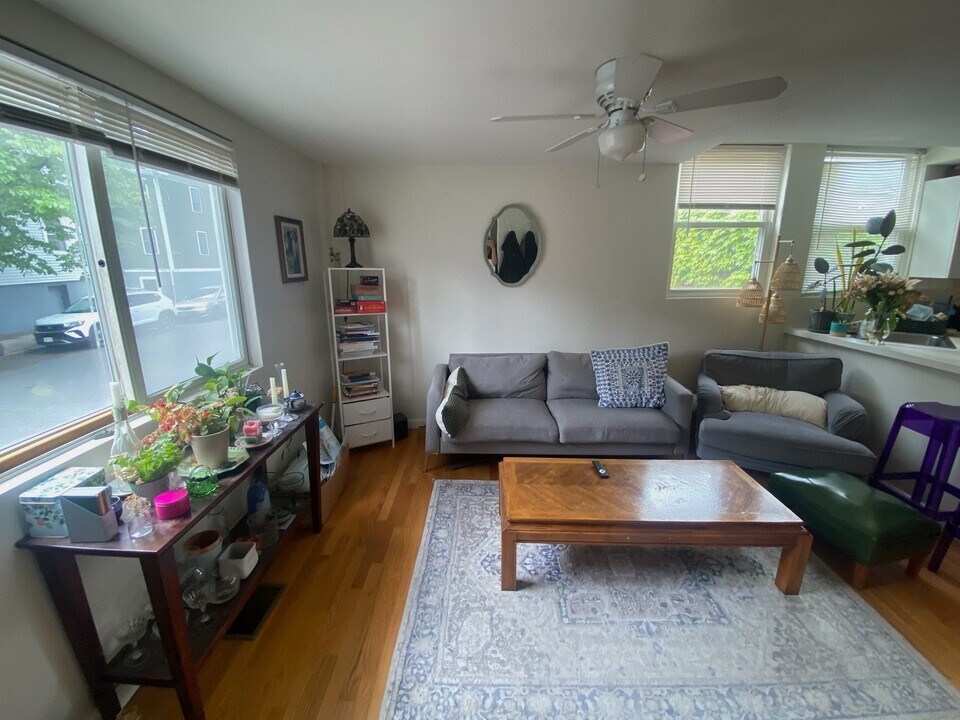 75 5th St, Unit 1 in Cambridge, MA - Building Photo