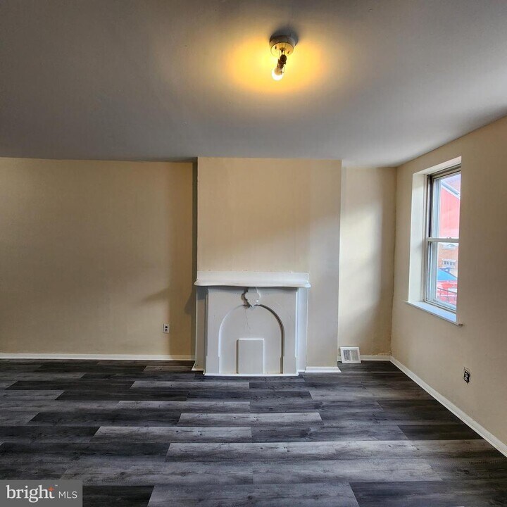 2450 N Fairhill St in Philadelphia, PA - Building Photo