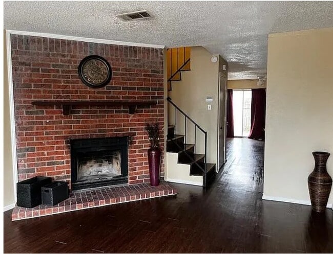 10500 Lake June Rd in Dallas, TX - Building Photo - Building Photo