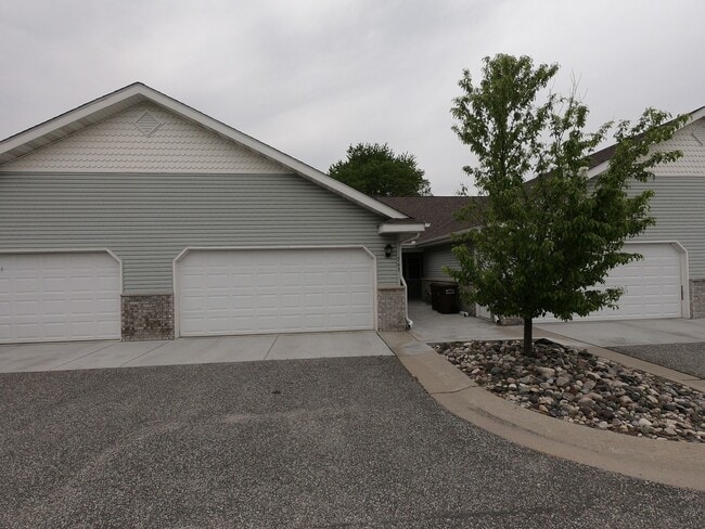 763 Rockford Ave E in Delano, MN - Building Photo - Building Photo