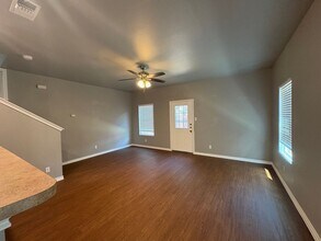 7811 Kingsbury Way in San Antonio, TX - Foto de edificio - Building Photo