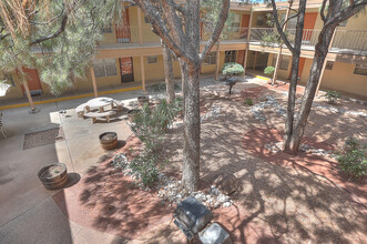 White Oak Apartments in Albuquerque, NM - Foto de edificio - Building Photo