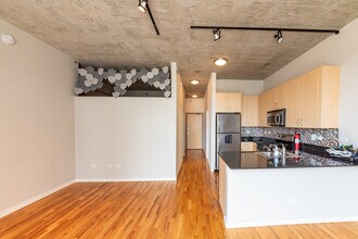 1620 S Michigan Ave, Unit 825 in Chicago, IL - Building Photo - Building Photo