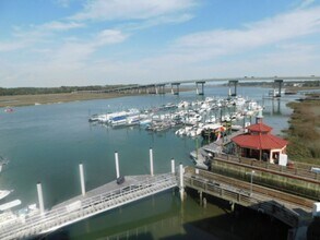 100 Helmsman Way in Hilton Head Island, SC - Building Photo - Building Photo