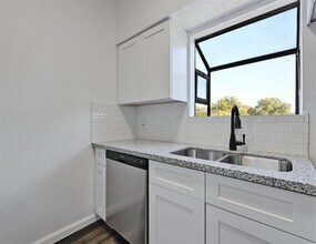 9508 Kempler Dr in Austin, TX - Foto de edificio - Building Photo