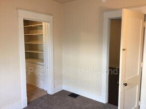 738 Oakland Ave SW in Grand Rapids, MI - Building Photo - Building Photo