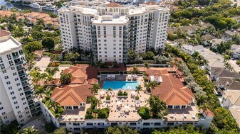 19900 E Country Club Dr, Unit 1112 in Aventura, FL - Building Photo