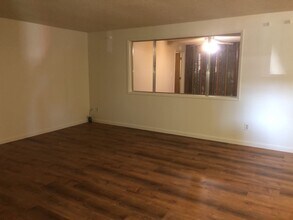 1221 Triangle Dr in Central Point, OR - Building Photo - Building Photo