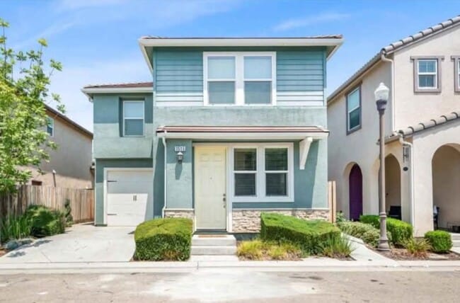 3515 Magnificent Way in Clovis, CA - Building Photo - Building Photo
