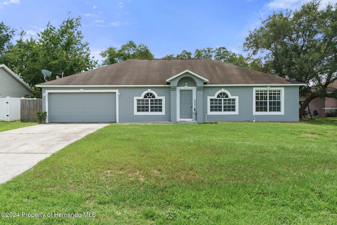 10336 Fordham St in Spring Hill, FL - Building Photo