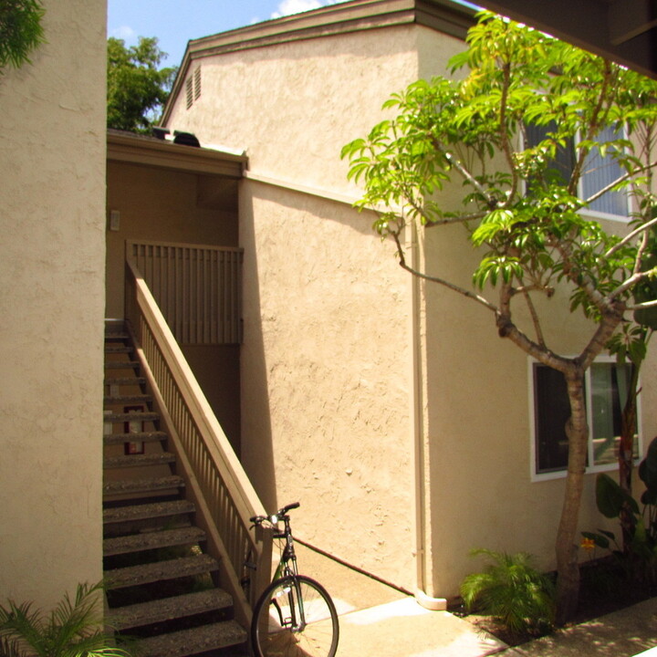 8503 Villa La Jolla Dr in San Diego, CA - Building Photo