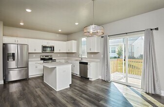 670 SE Drumlin Dr in Waukee, IA - Foto de edificio - Building Photo