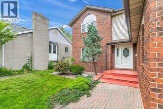 2862 Mangin Cres in Windsor, ON - Building Photo - Building Photo