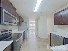 750 Chariot Way in Hopkins, SC - Foto de edificio - Building Photo