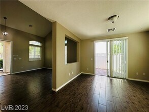 6269 Glimmering Light Ave in Las Vegas, NV - Foto de edificio - Building Photo