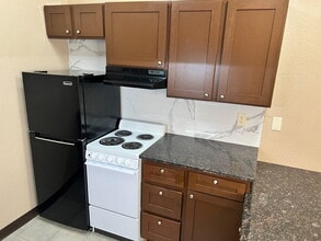 226 Cherry St in Levelland, TX - Foto de edificio - Building Photo