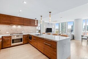 888 W E St in San Diego, CA - Building Photo