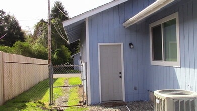 2710 Oliver Ave in Crescent City, CA - Building Photo - Building Photo