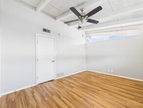 2404 Longview St in Austin, TX - Foto de edificio - Building Photo