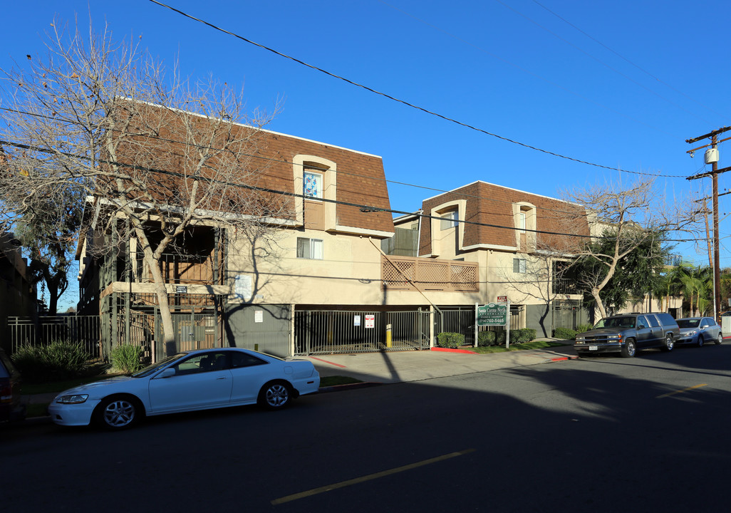 Santa Corona North Apartments in Santa Ana, CA - Building Photo