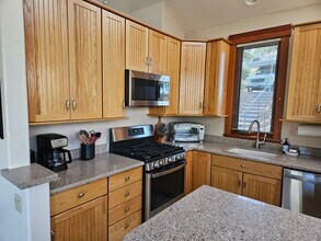 1202 Meadowcrest Dr in Corte Madera, CA - Building Photo - Building Photo