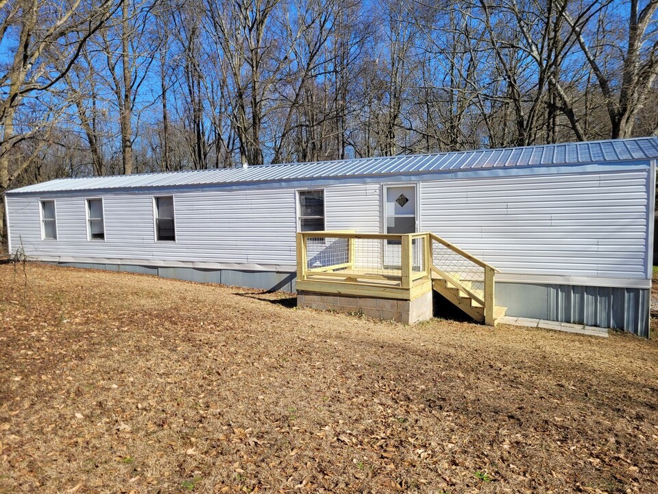 145 Silver Cir in Royston, GA - Building Photo