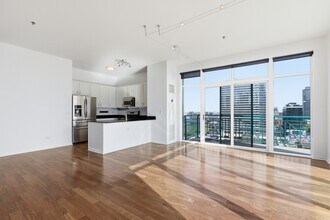 340 W Superior St, Unit 1601 in Chicago, IL - Building Photo - Building Photo