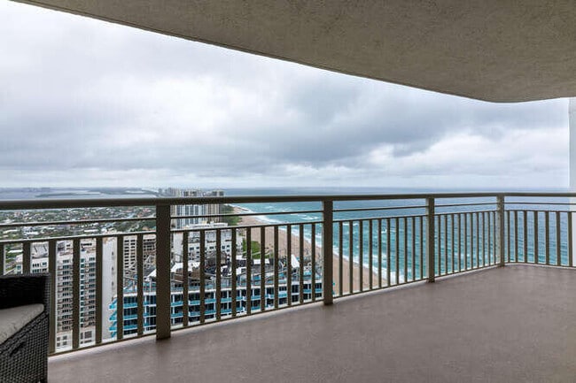 3000 N Ocean Dr in Riviera Beach, FL - Foto de edificio - Building Photo
