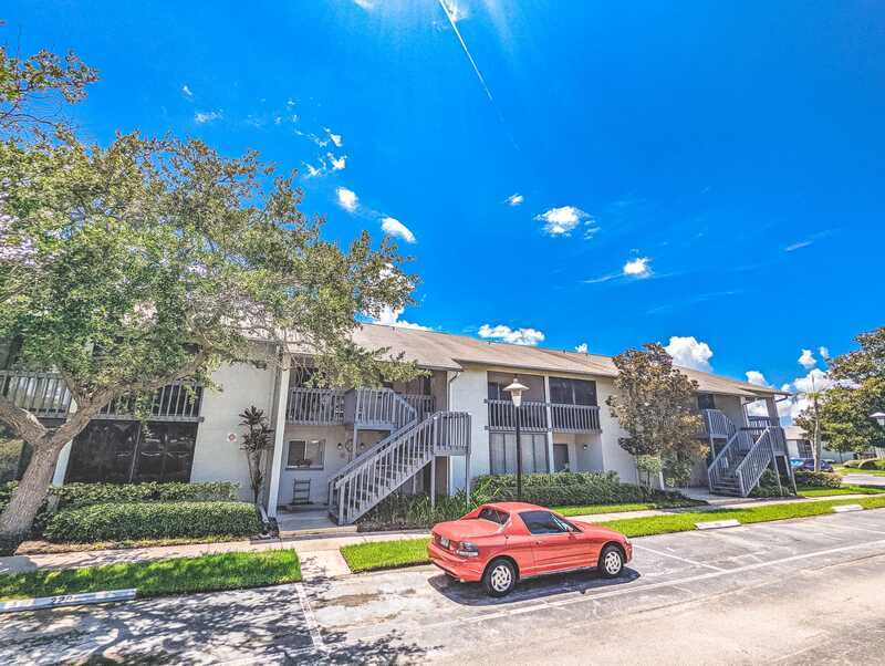 11201 122nd Ave N in Largo, FL - Building Photo