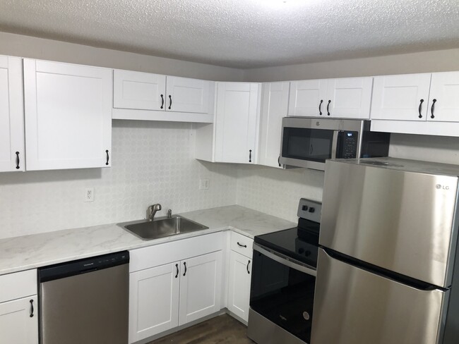 85 Old Town Rd, Unit Townhouse Tree Condos in Vernon, CT - Building Photo - Building Photo