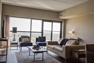 300 Assiniboine in Winnipeg, MB - Building Photo - Building Photo