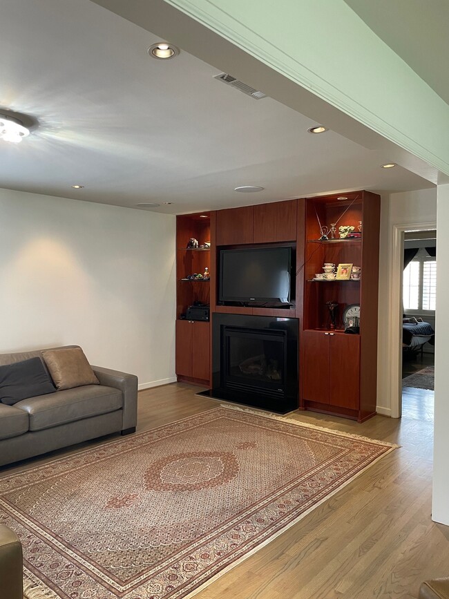 5232 Piping Rock Ln in Houston, TX - Building Photo - Building Photo