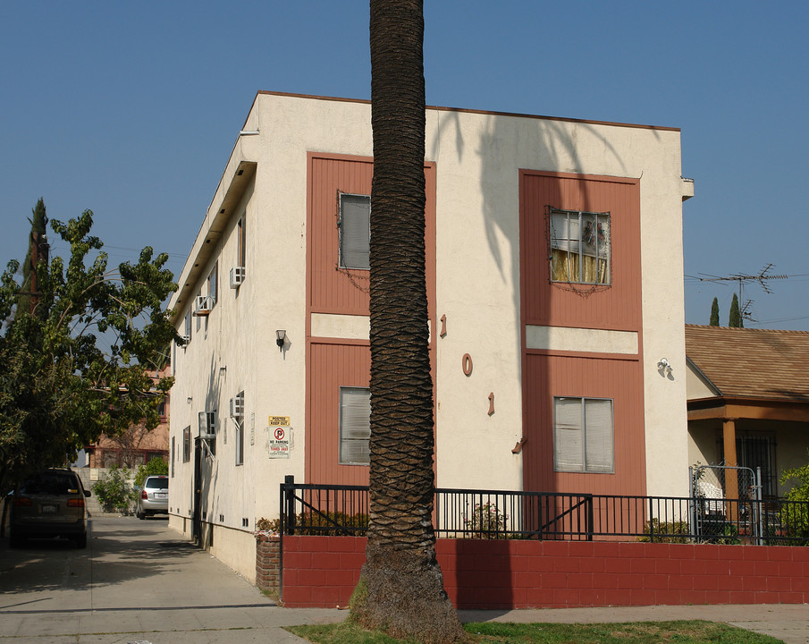 1011 N Berendo St in Los Angeles, CA - Building Photo