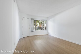 11615 Darlington Ave in Los Angeles, CA - Foto de edificio - Building Photo