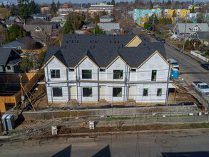 3890 SE 27th Ave in Portland, OR - Building Photo - Building Photo