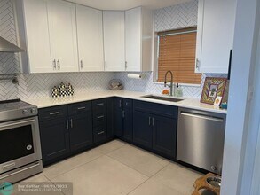 3051 NE 48th St in Fort Lauderdale, FL - Foto de edificio - Building Photo