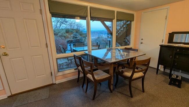 143 Campbell Ave, Unit Apartment in Ithaca, NY - Foto de edificio - Building Photo