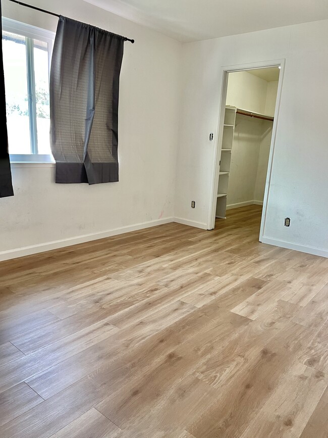 34770 Perry Rd, Unit 3 in Union City, CA - Foto de edificio - Building Photo