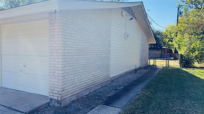 12117 Sunland St in Dallas, TX - Building Photo - Building Photo