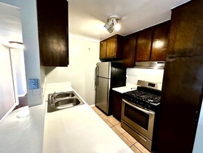 18620 Hatteras St in Los Angeles, CA - Building Photo - Building Photo