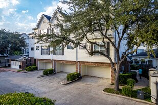 Piney Point Place Townhomes in Houston, TX - Building Photo