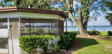 2424 S Lake Letta Dr, Unit 7 in Avon Park, FL - Building Photo - Building Photo