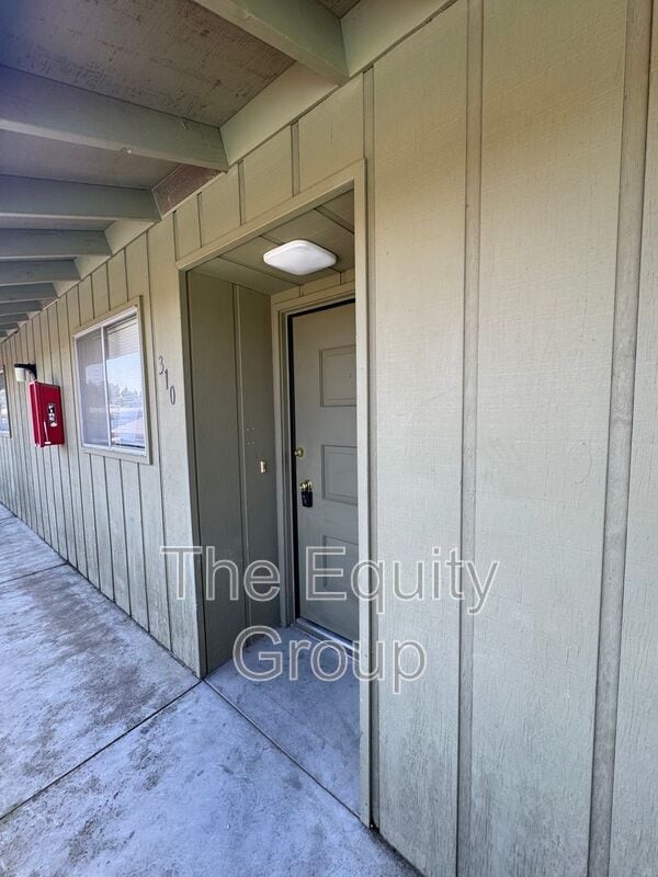 310 N Westfield St in Visalia, CA - Building Photo - Building Photo