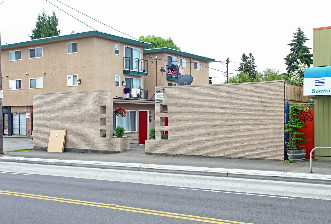 Greenwood Court Studios in Seattle, WA - Building Photo