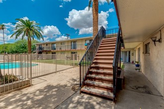 Four Palms Apartments in Phoenix, AZ - Building Photo - Building Photo