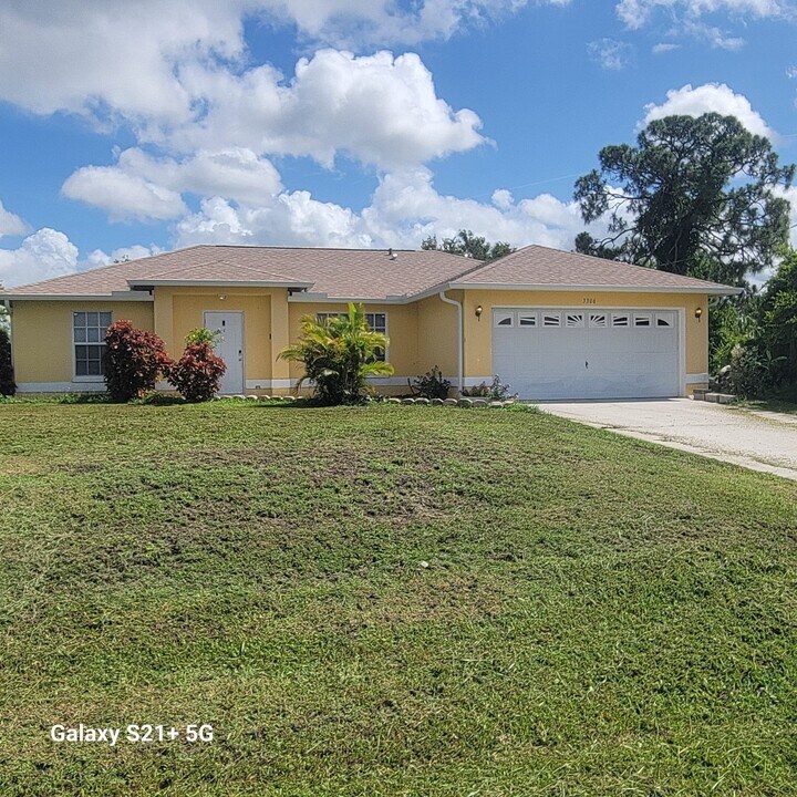 3306 8th St W in Lehigh Acres, FL - Building Photo