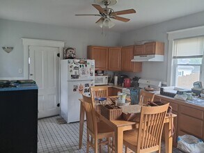 410 W Columbia Ave, Unit #1 in Champaign, IL - Building Photo - Building Photo