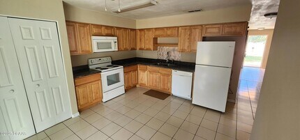 601 Orange Ave in Port Orange, FL - Building Photo - Building Photo