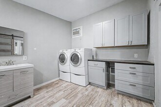 2025 E Howe Ave in Tempe, AZ - Foto de edificio - Building Photo