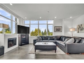 14824 North Bluff Rd in White Rock, BC - Building Photo - Building Photo